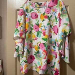 Size M investments slim factor floral blouse